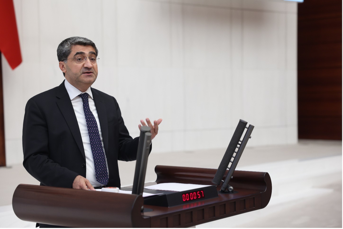 Ekmen: Bu bir iklim kanunu değil, yeşil piyasa yasasıdır