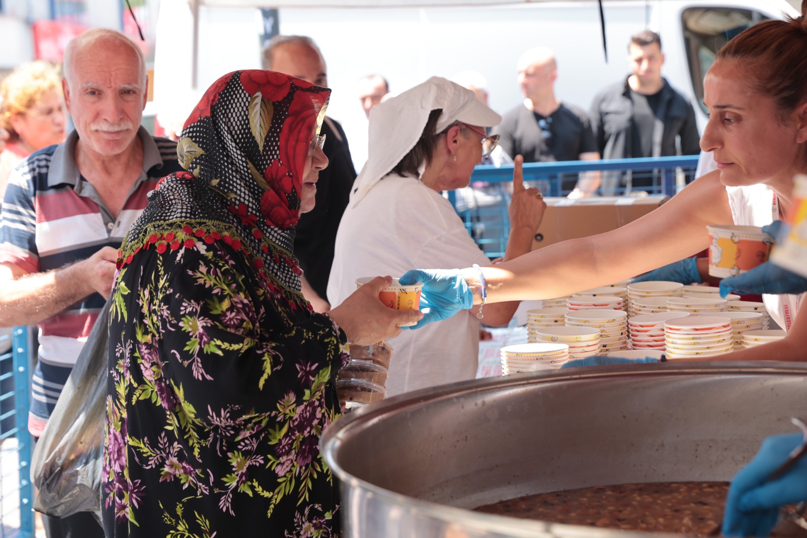 Ataşehir’de aşure ikramı 12 noktada vatandaşlarla buluşacak