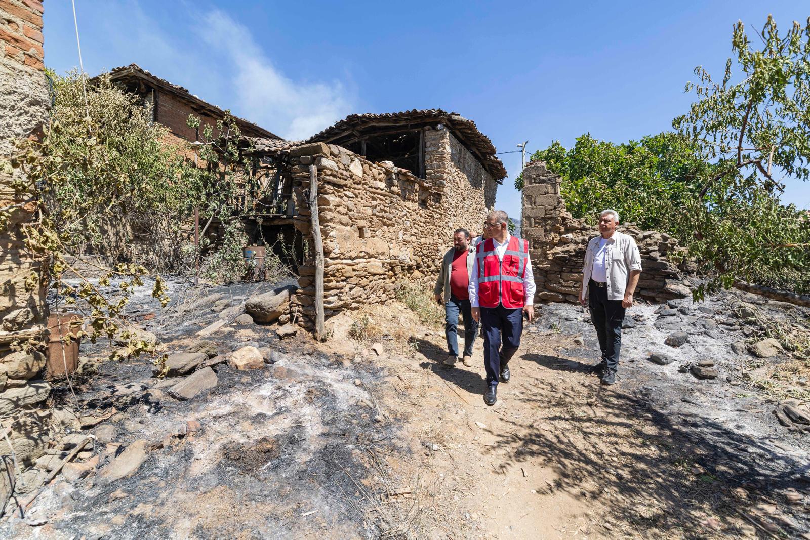 Cemil Tugay yanan köyler için dayanışma istedi