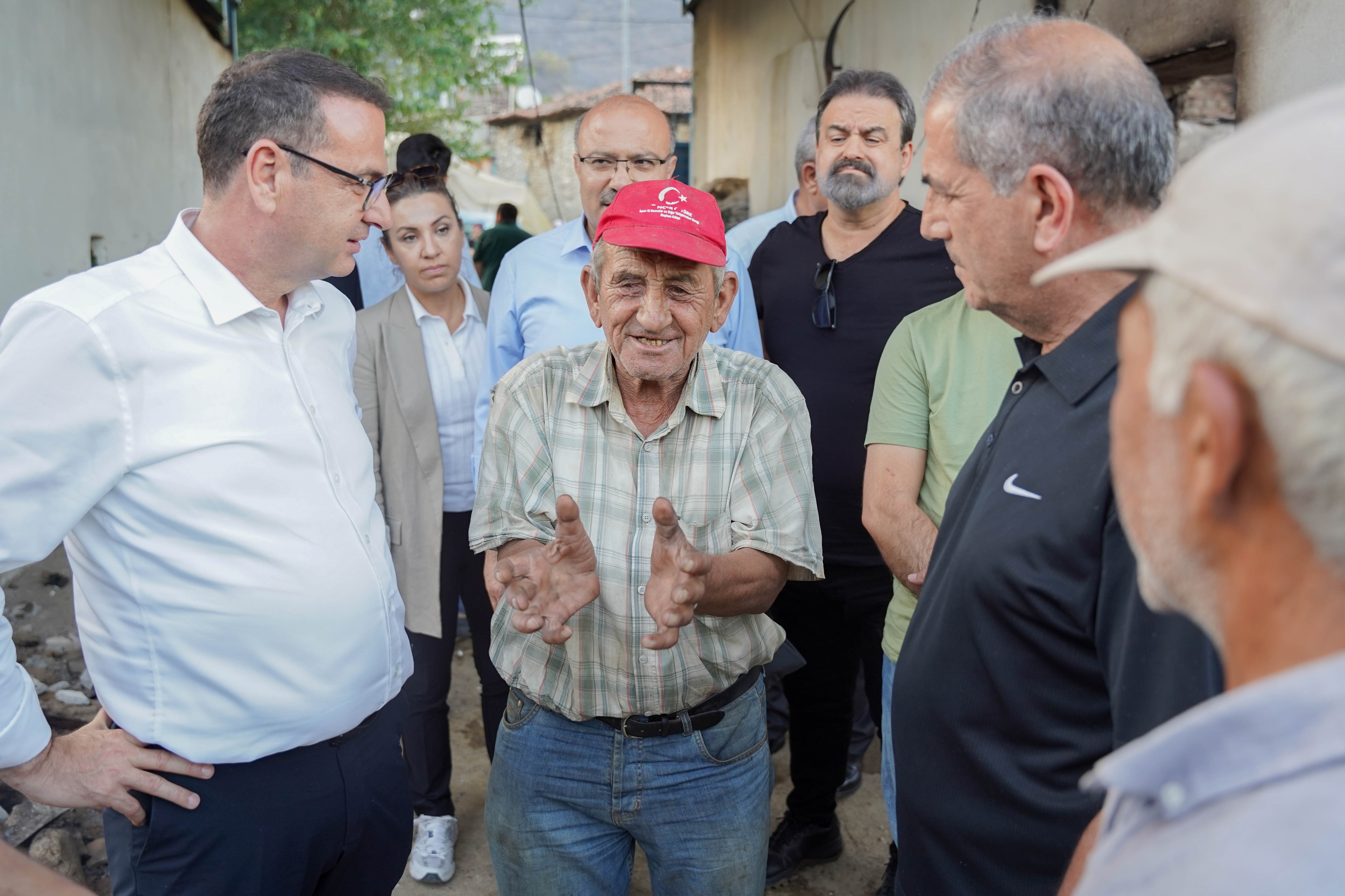 İYİ Parti yangın bölgesinde: “Bu kafayla orman da kalmaz toprak da”