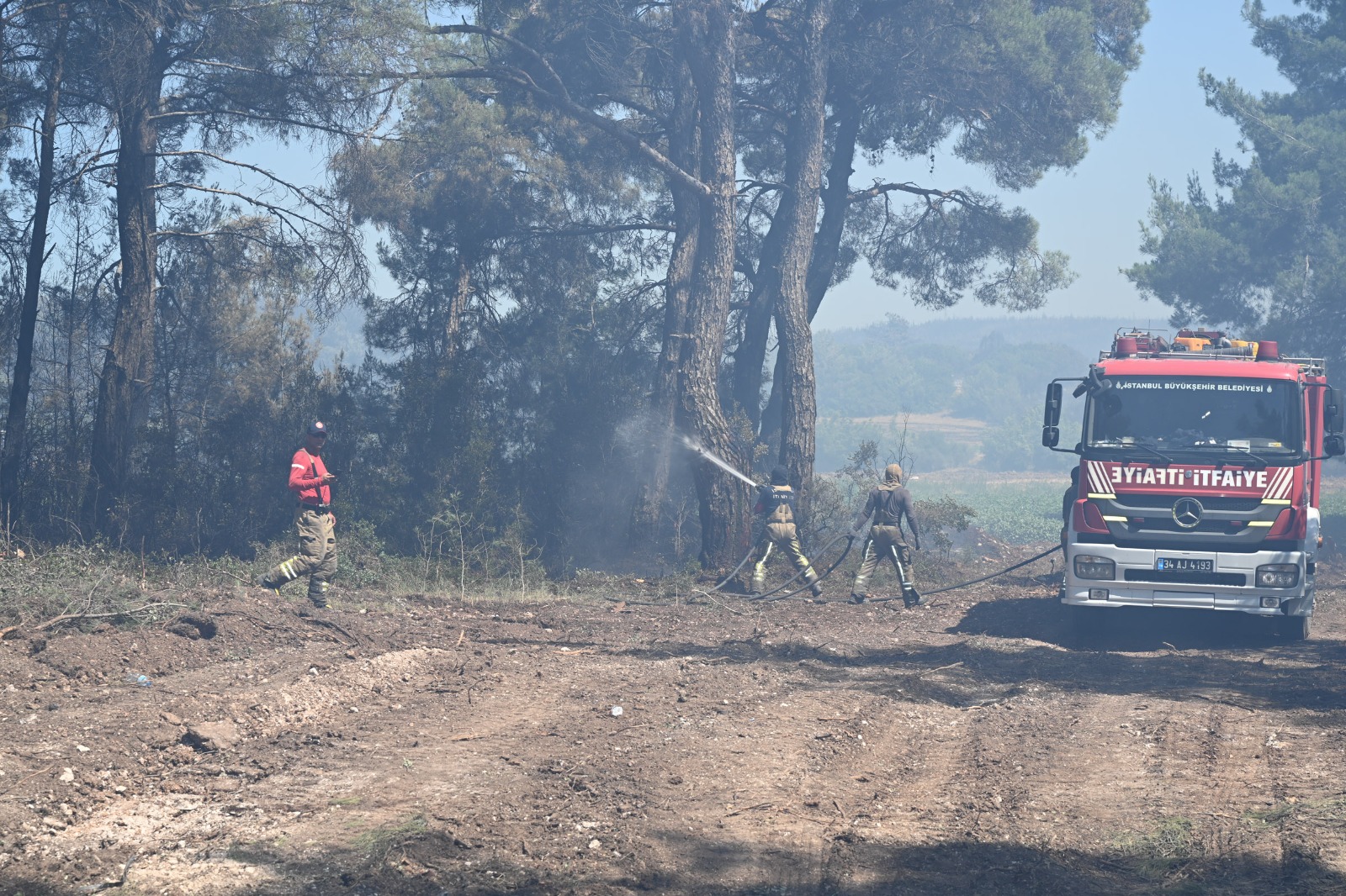 Çeşme’den Buca’ya müdahale: İBB ekipleri yangına koştu, teyakkuz hali devam ediyor