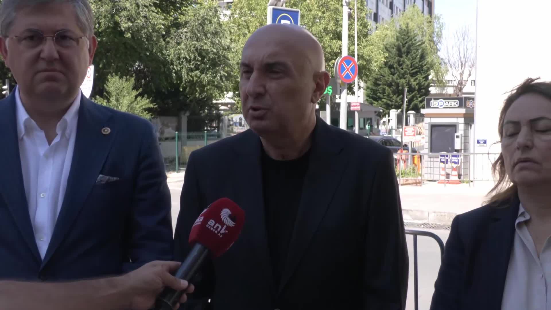 Engin Özkoç: "Yüzyıllık Cumhuriyet tarihimizin bütün birikimlerini yok etmeye çalışıyorlar"