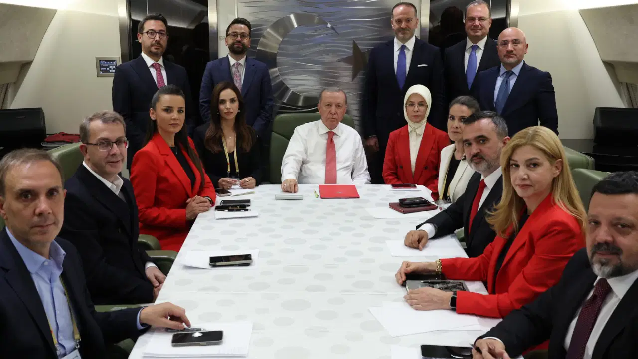 Erdoğan'dan uçakta kritik açıklamalar: İstanbul en önemli il