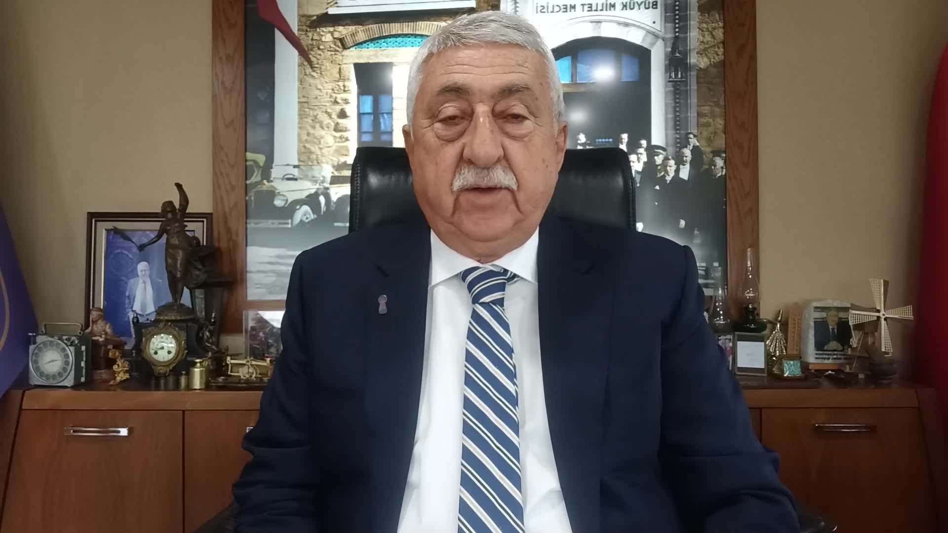 Akaryakıt zamları için çağrı: 'Eşel mobile geri dönülsün'