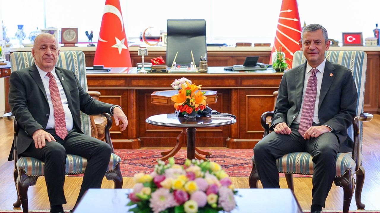 Ümit Özdağ’dan Özgür Özel’e ziyaret: ‘Günü gelince esirlerimizi geri alacağız’