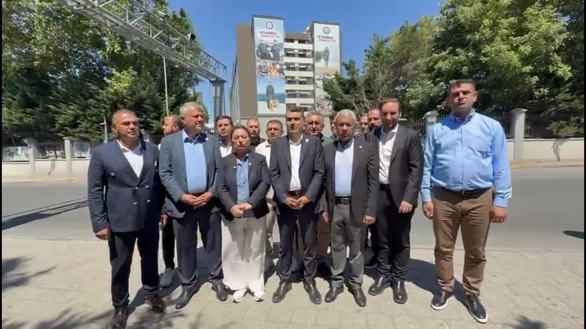 CHP Adana Milletvekilleri, İstanbul Emniyet binası önünde açıklama yaptı