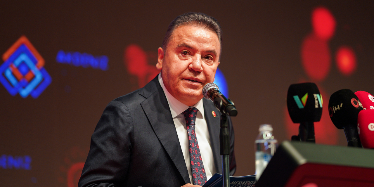 Tutuklanan Muhittin Böcek’ten Antalyalılara mesaj: 'Torosların ağaçları gibi dimdik duruyorum'