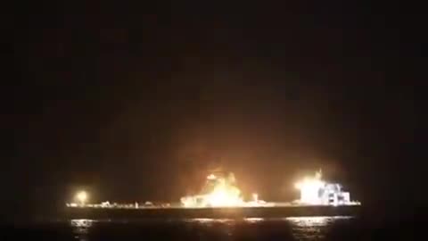 İsrail, Husilerin üç liman ve bir elektrik santralini bombaladı: Husiler, İsrail’e çok sayıda füze fırlattı