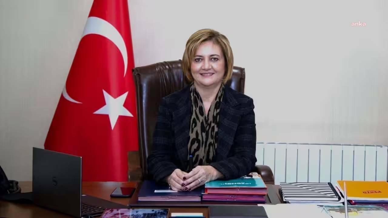 İBB operasyonunda tutuklanan İpek Elif Atayman: Hâkim cübbesiz geliyor, yüzüme bakmıyor, cep telefonuna bakıyor