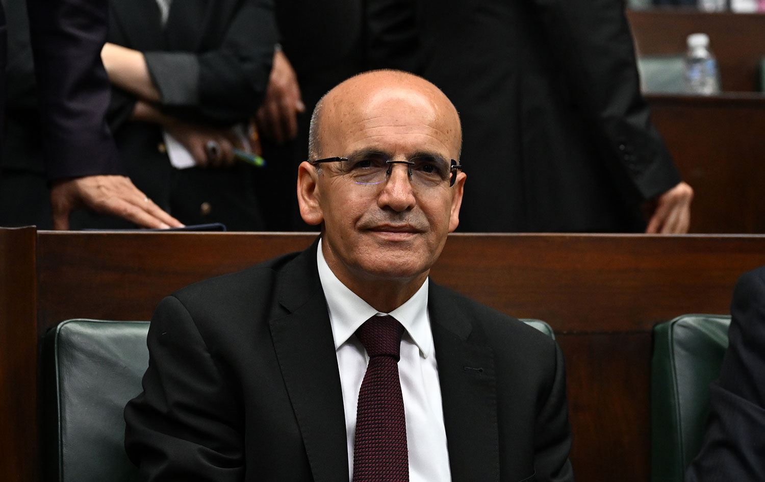 Şimşek yeniden yatırımcı turunda: Siyasi krizler sonrası Londra’da güven arıyor