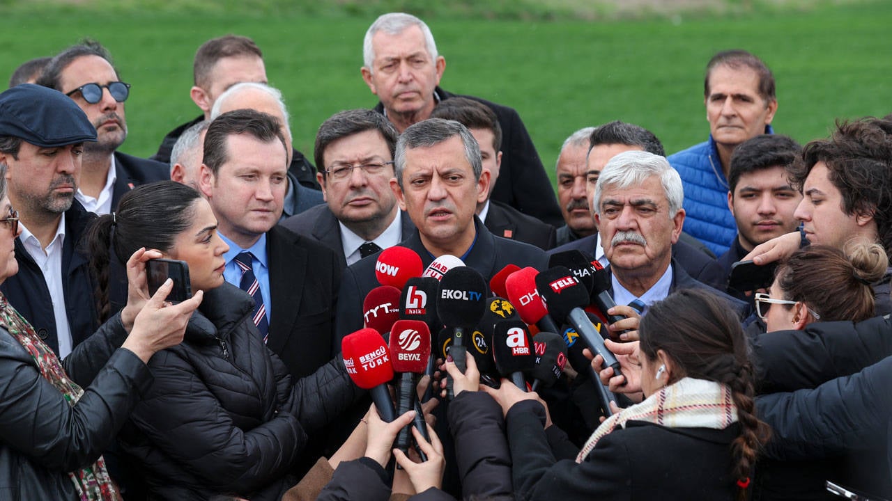 Özgür Özel’den Silivri çıkarması: İmamoğlu ve Karalar'ı cezaevinde ziyaret