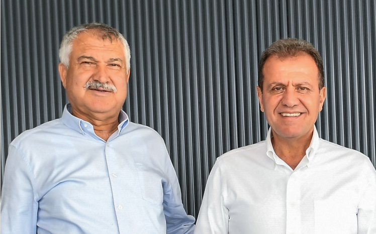 Vahap Seçer : Zeydan Başkan, 'Başım dik, alnım açık' diyerek adaletsizliğe isyan ediyor