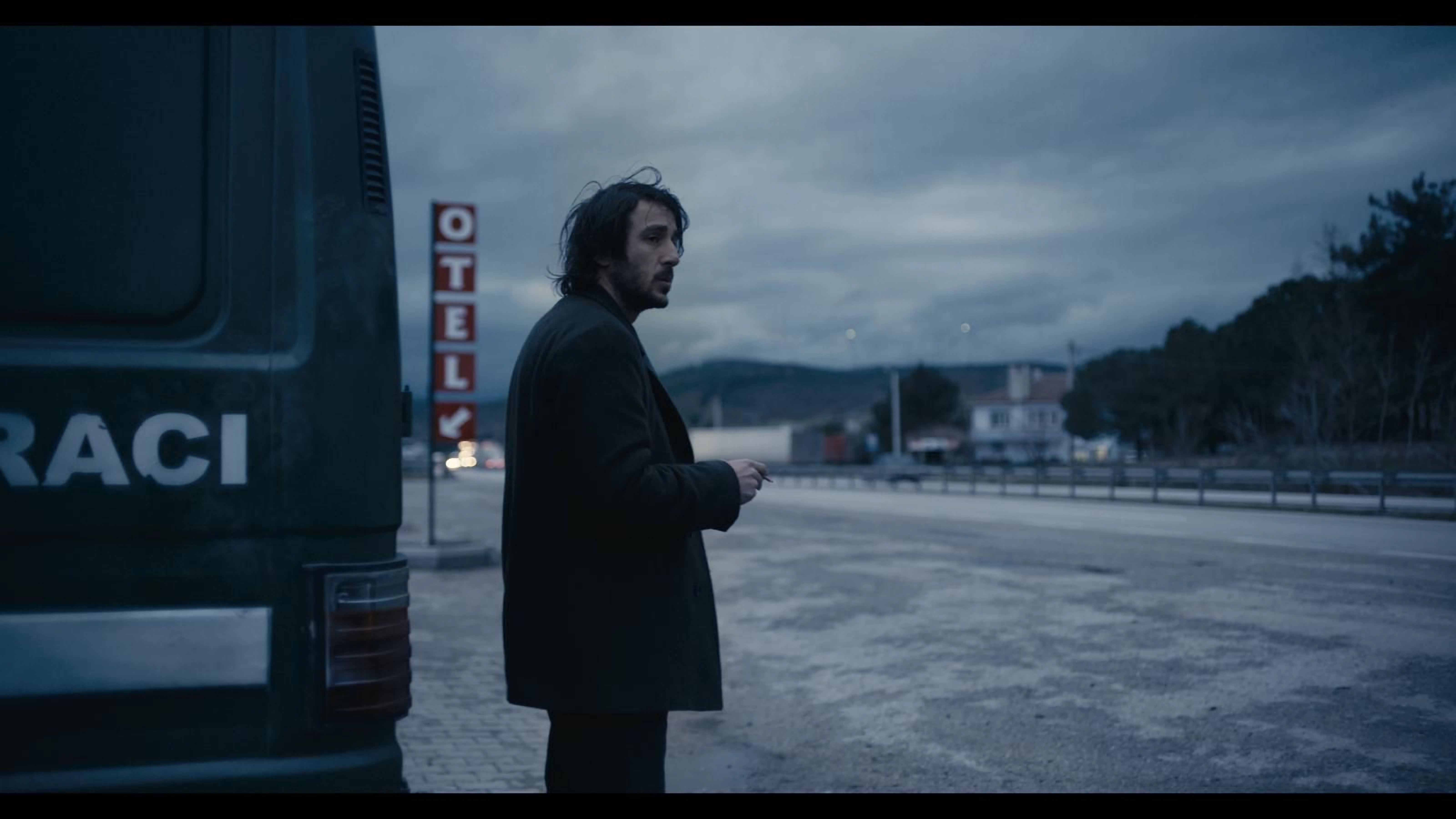 Orçun Behram’dan türler arası karanlık bir yolculuk: Cenaze