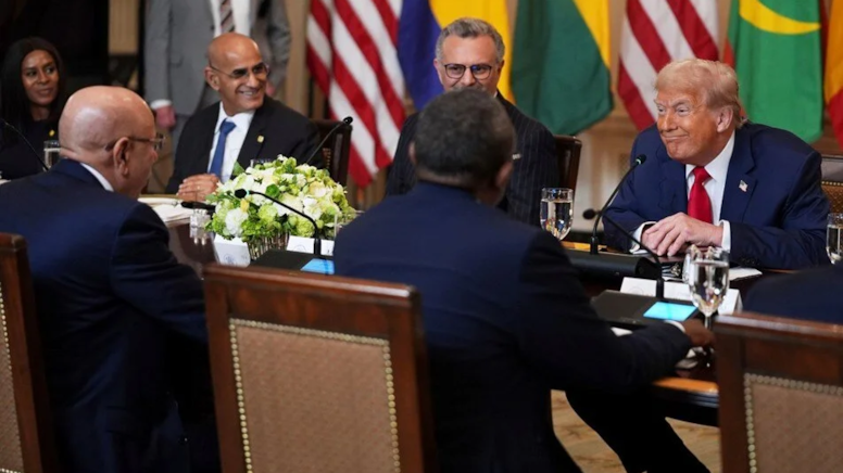 Trump ana dili İngilizce olan başkana "İngilizceyi nerede öğrendin" diye sordu