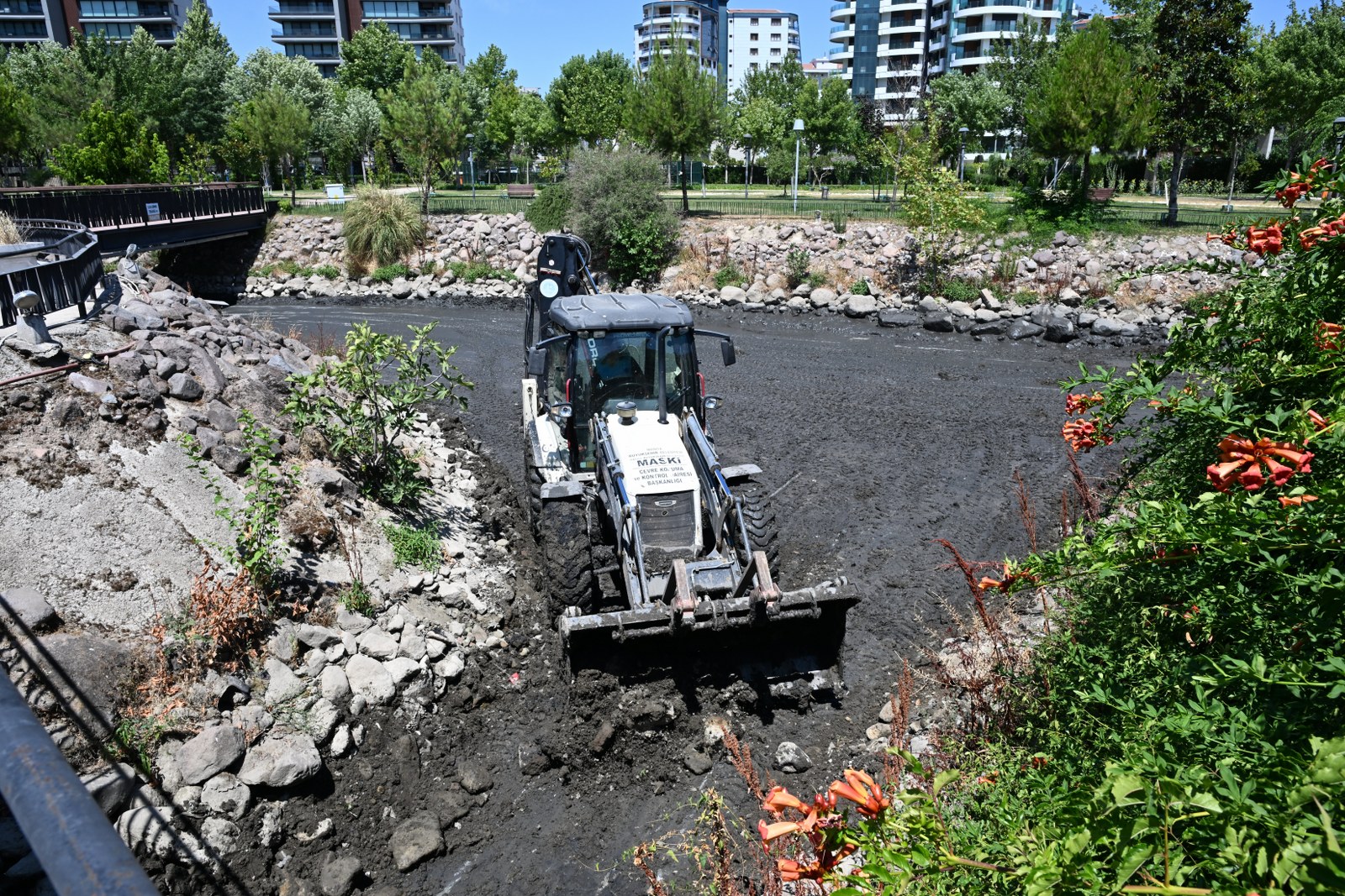 MASKİ’den Atatürk Kent Parkı’nda kapsamlı dere temizliği