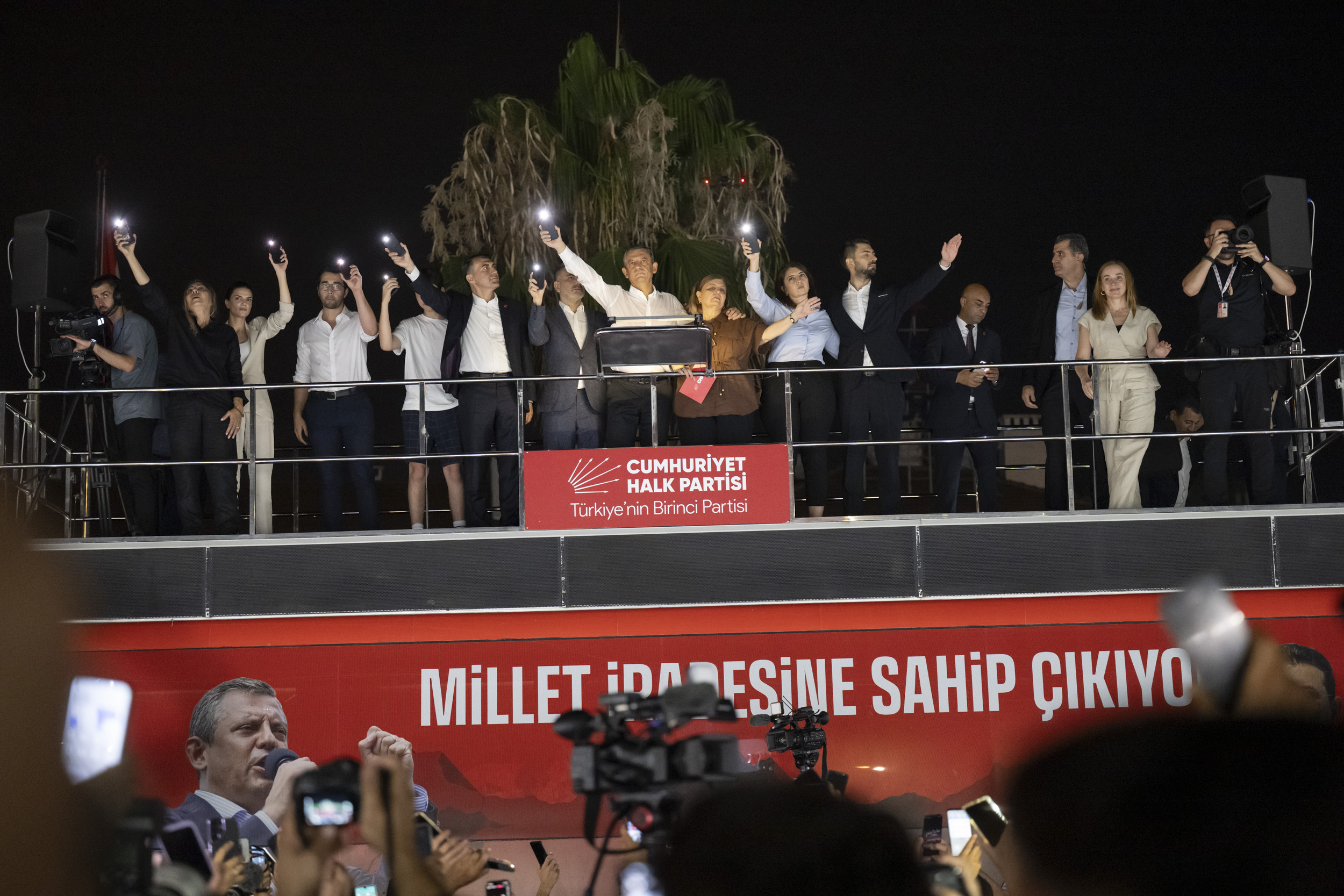 Vahap Seçer: Bu demokrasi mücadelesi, halkın mücadelesidir