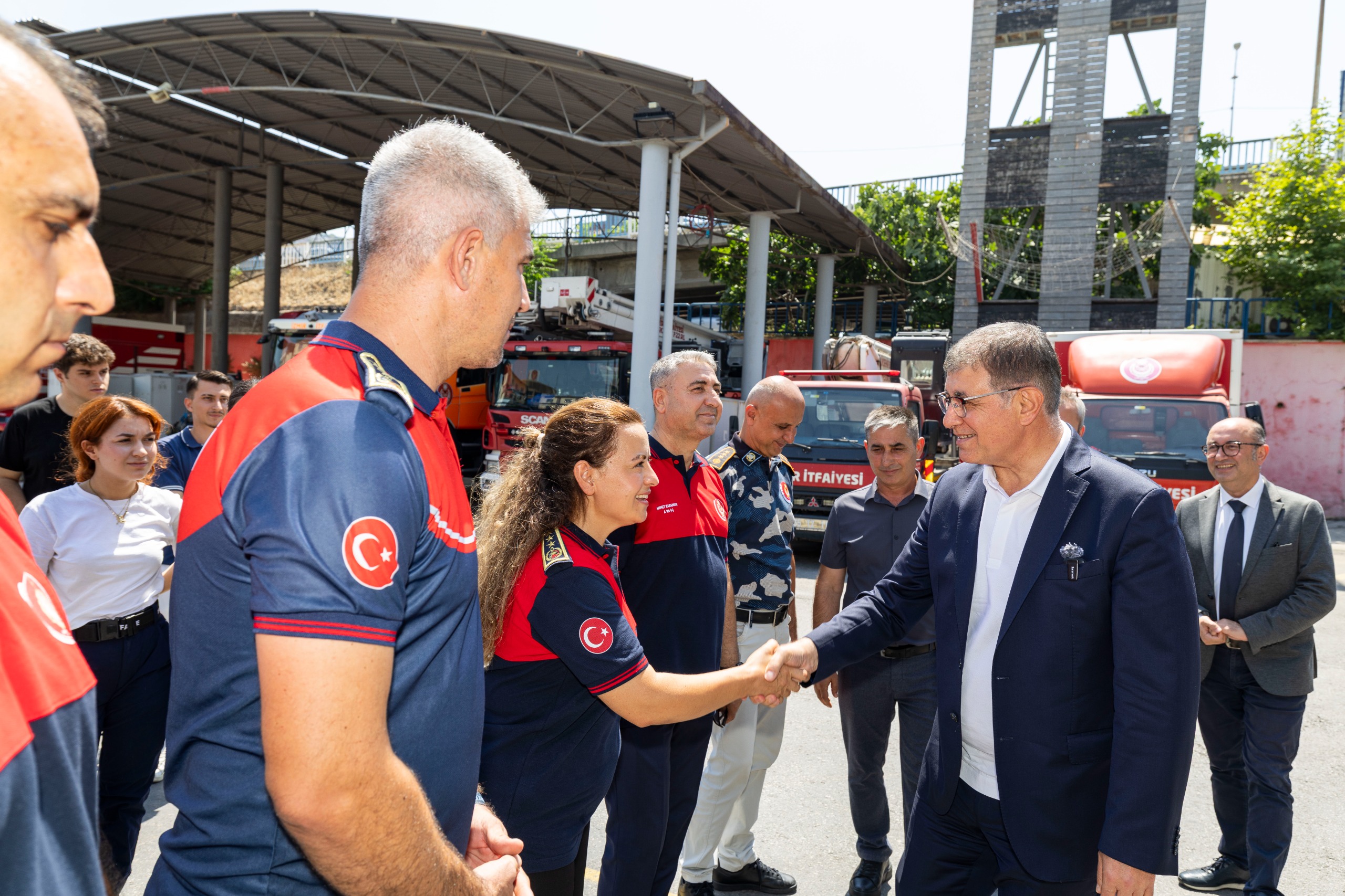 Cemil Tugay’dan kahraman itfaiyecilere teşekkür ve prim müjdesi