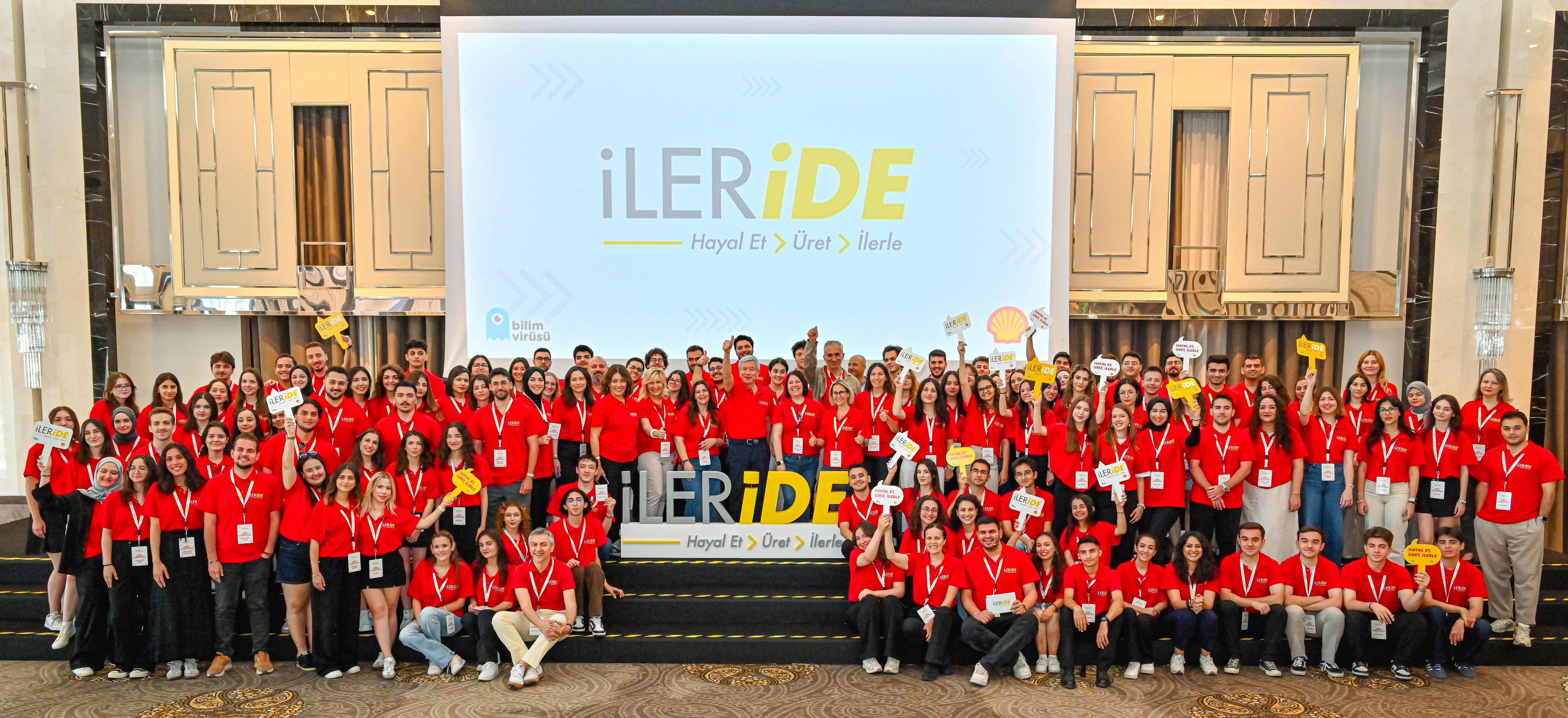 Shell İleri̇de programı üçüncü mezunlarını verdi