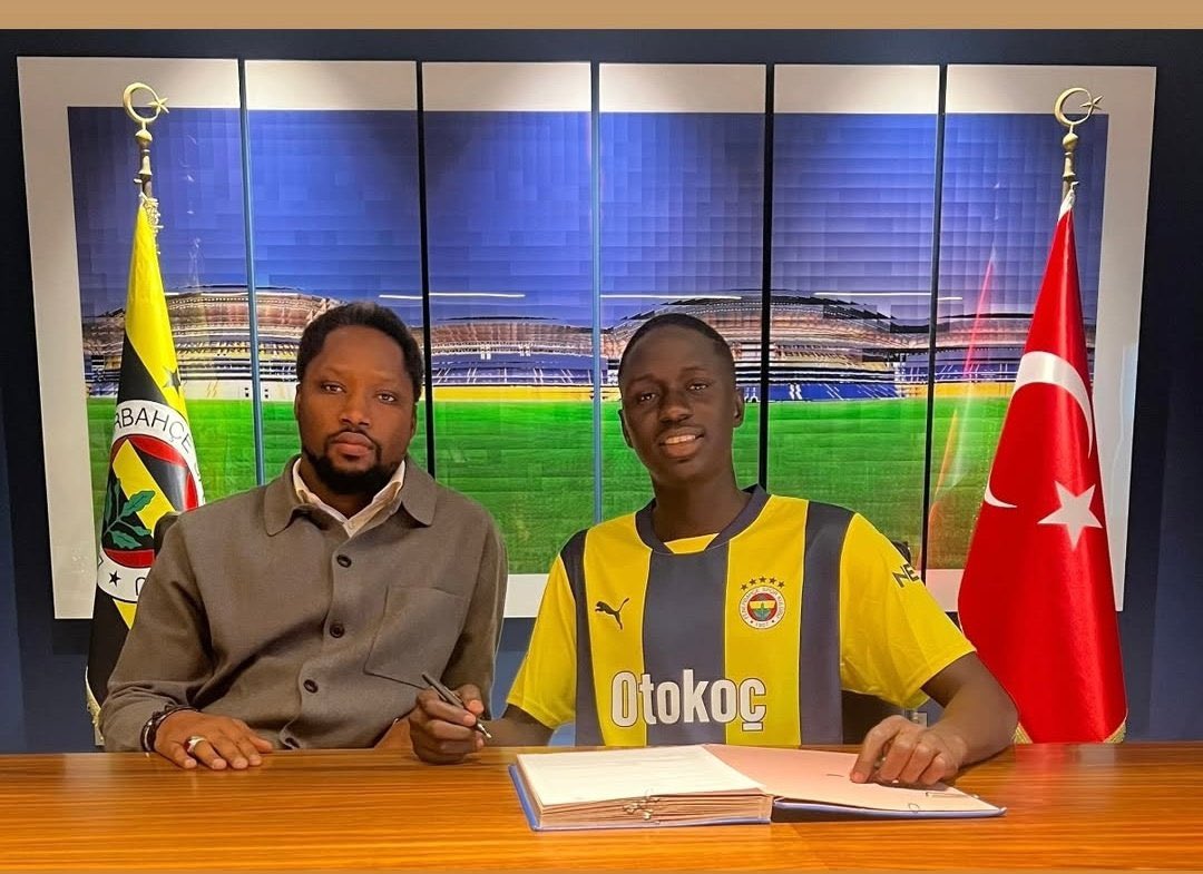 Fenerbahçe açıkladı : Abdou Aziz Fall imzayı attı