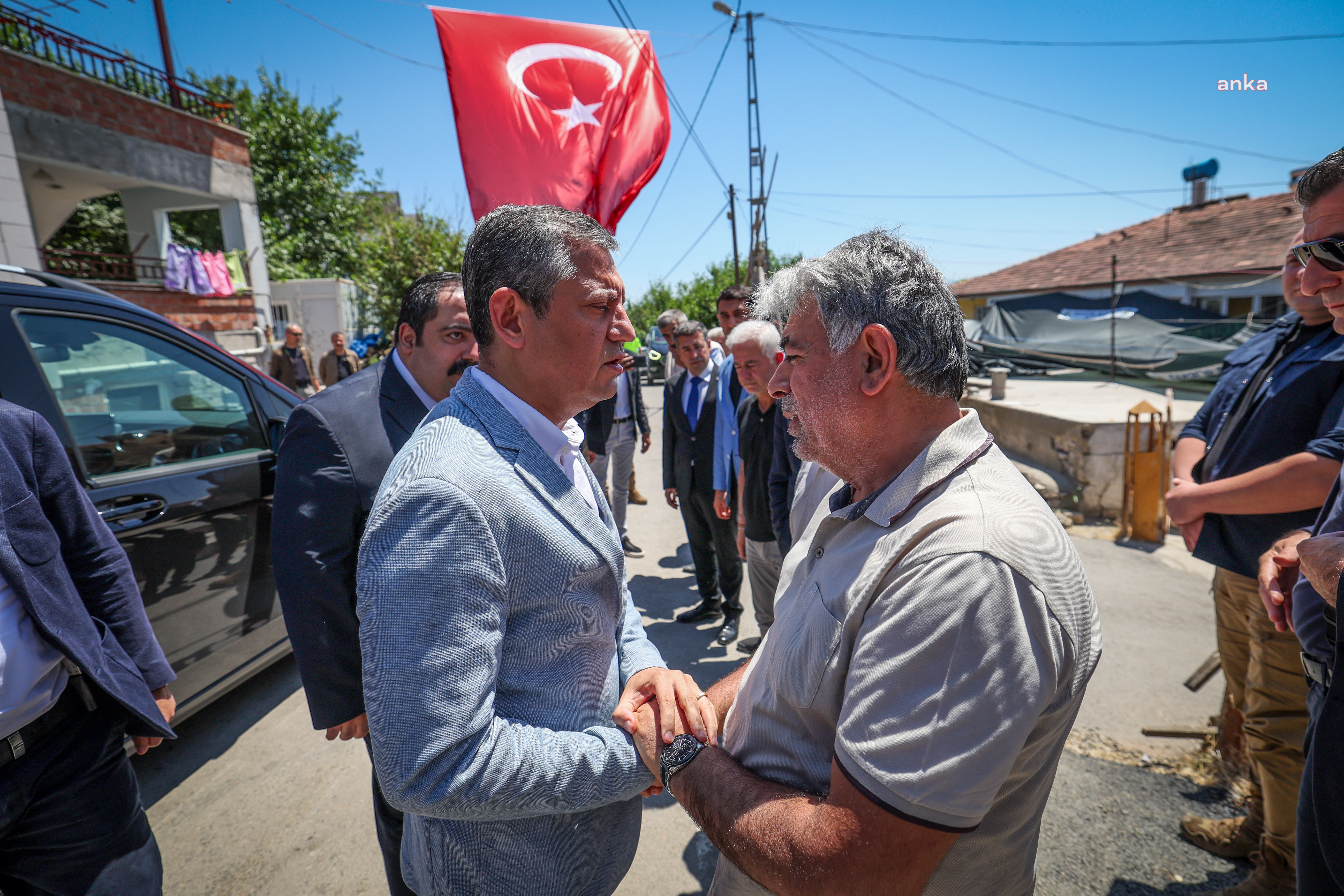 Özgür Özel, şehit Piyade Teğmen Furkan Sert’in Malatya’da yaşayan ailesini ziyaret etti
