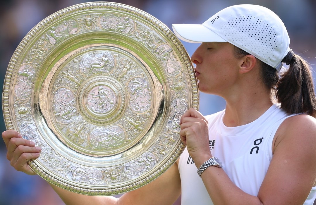 Swiatek’ten tarihi zafer: Wimbledon’da oyun vermeden şampiyon oldu