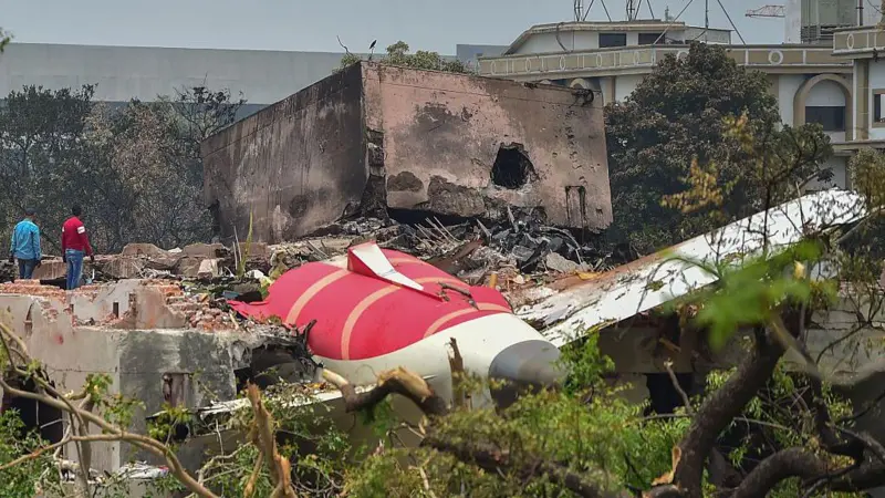 Kokpit ses kaydı, Air India kazasındaki gizemi derinleştirdi: 'Neden kesme yaptın?', 'Ben yapmadım..'