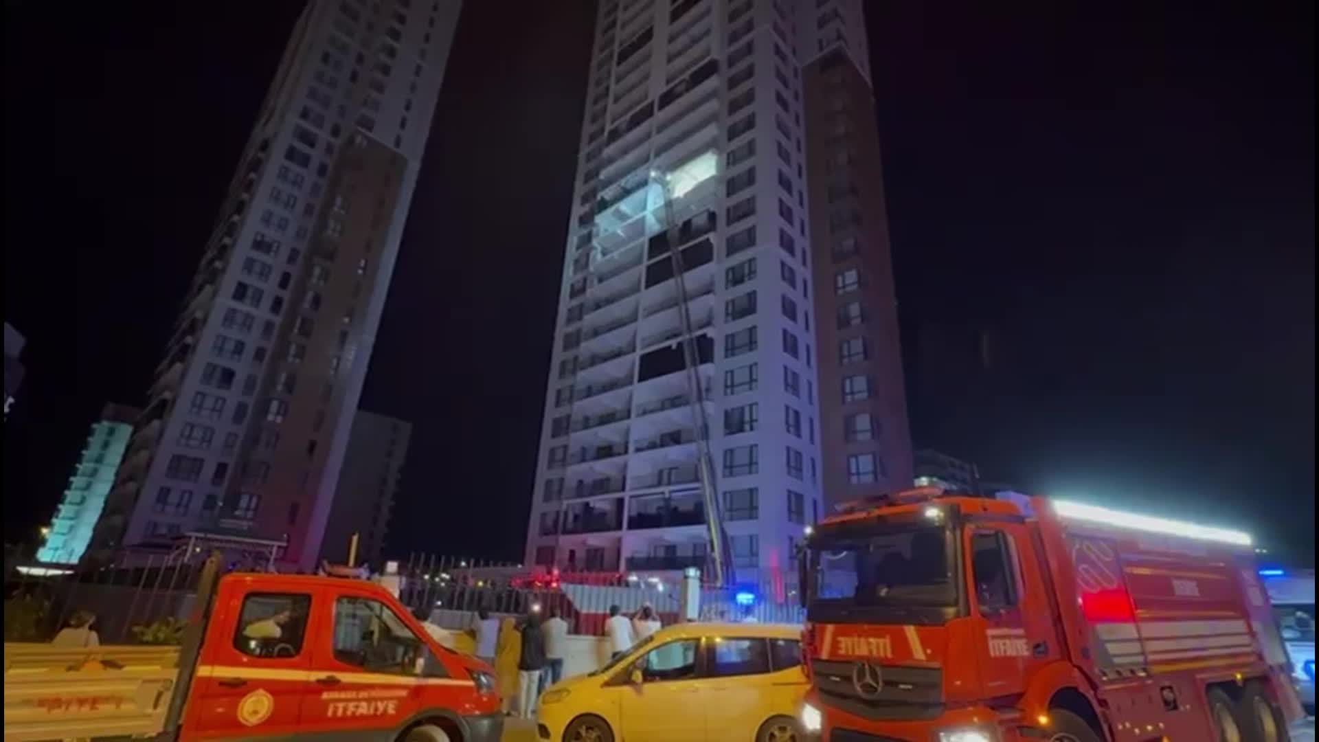 Ankara'da 26 katlı binada yangın: 1'i bebek 3 kişi öldü