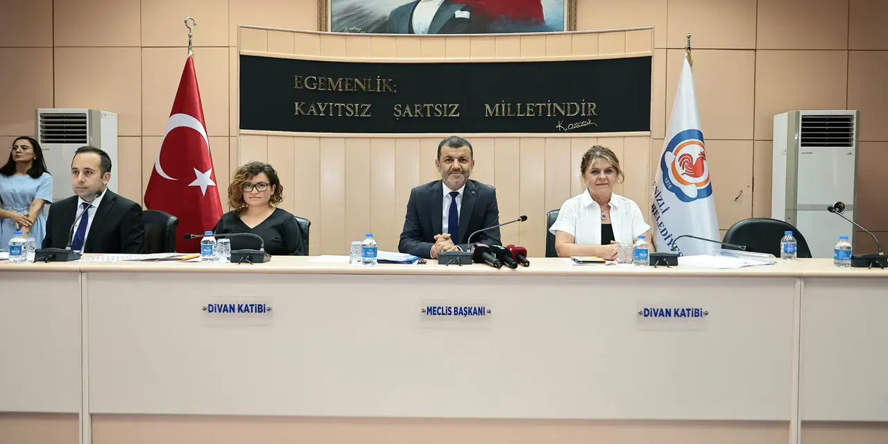 AKP’li milletvekili özel hizmetçisini devlet memuru yapmış! CHP'li belediye başkanı tek tek ifşaladı