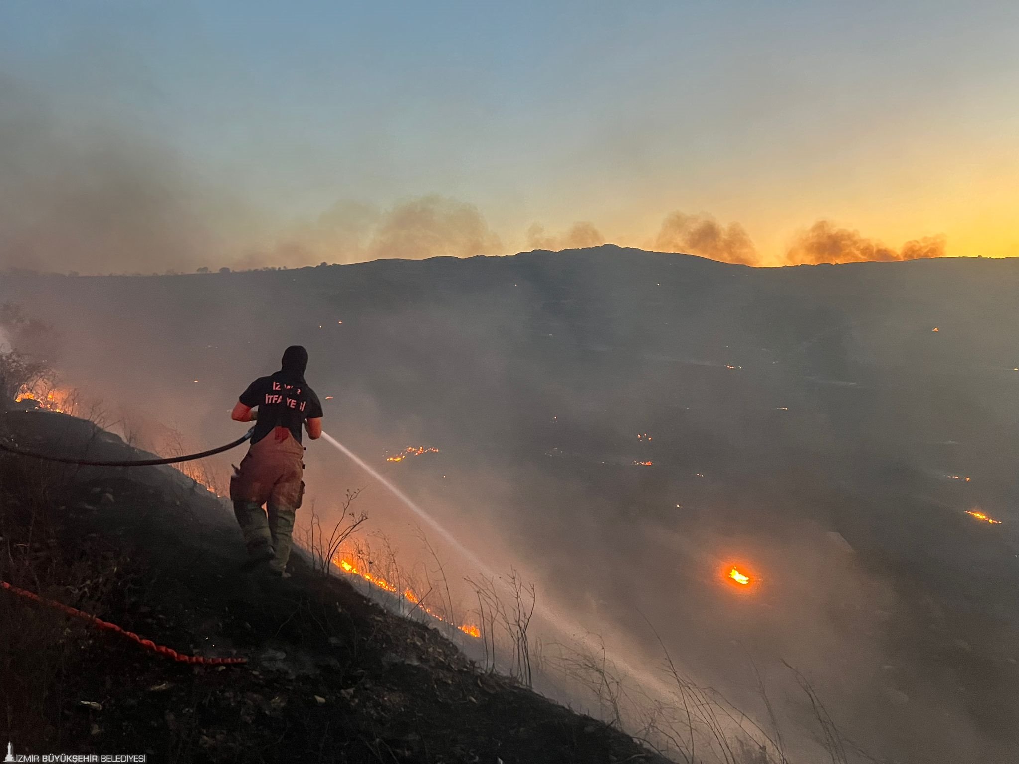 İzmir'de yangın bu kez Aliağa'da! Ekiplerin müdahalesi sürüyor