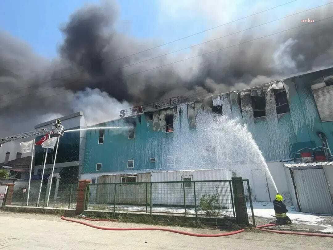 Bolu’da bir fabrikada yangın çıktı, müdahale sürüyor