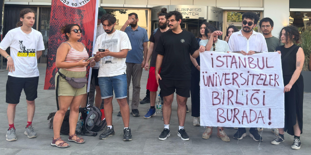 İzmir'de üniversitelilerden Akbelen protestosu: 'Bu yağma düzenine alışmayacağız'