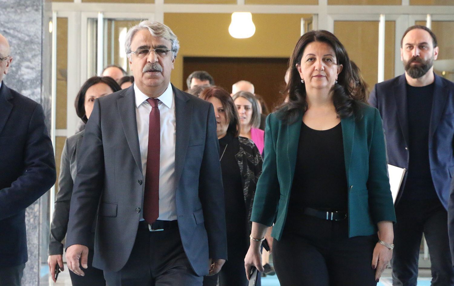 Yeni çözüm sürecinde kritik temaslar: DEM Parti heyeti siyasilerle görüşmelere başlıyor