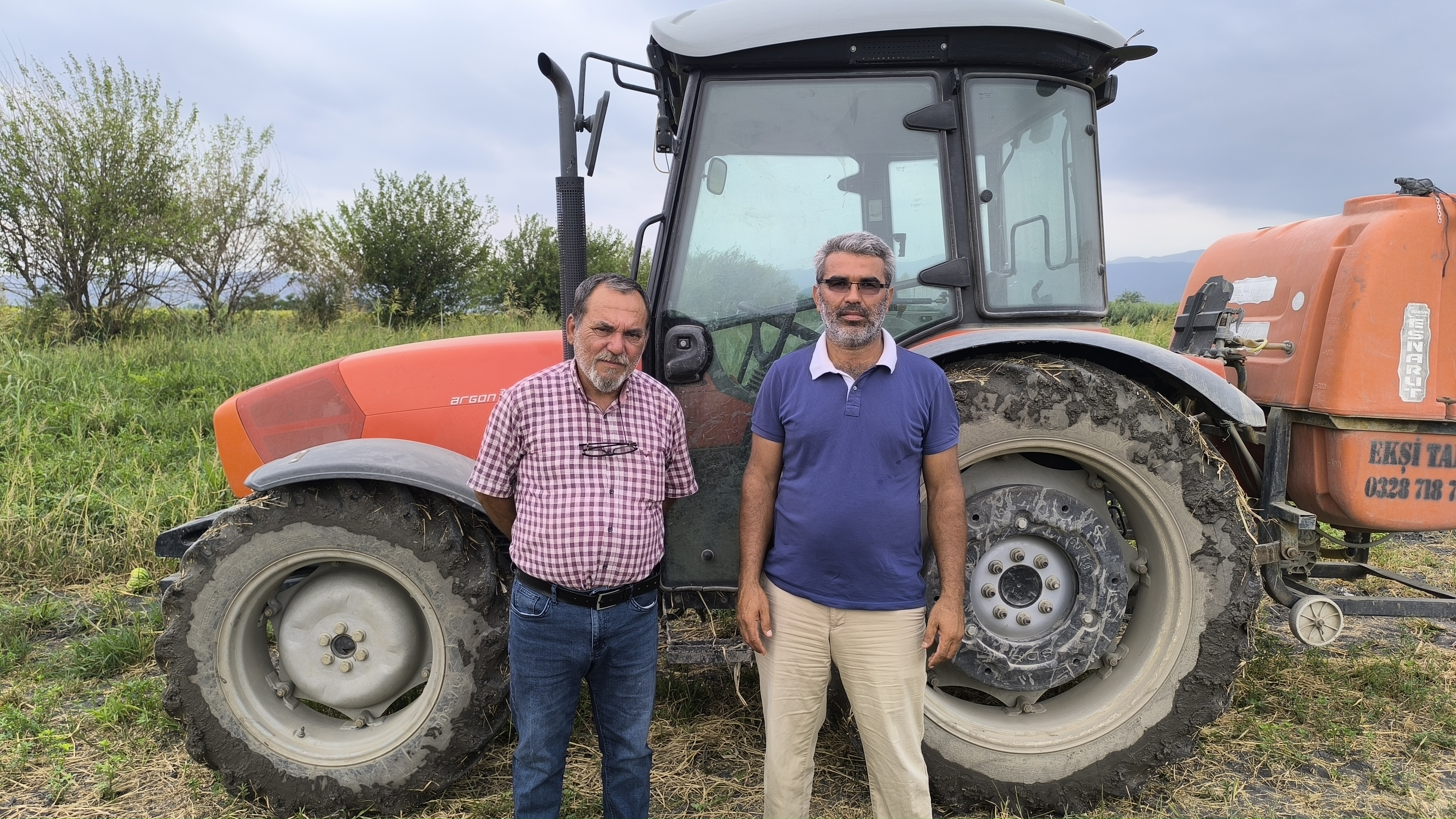 Bu tarlayı kiralayana traktör hediye! Her yıl zarar eden çiftçi tarladan bıktı...