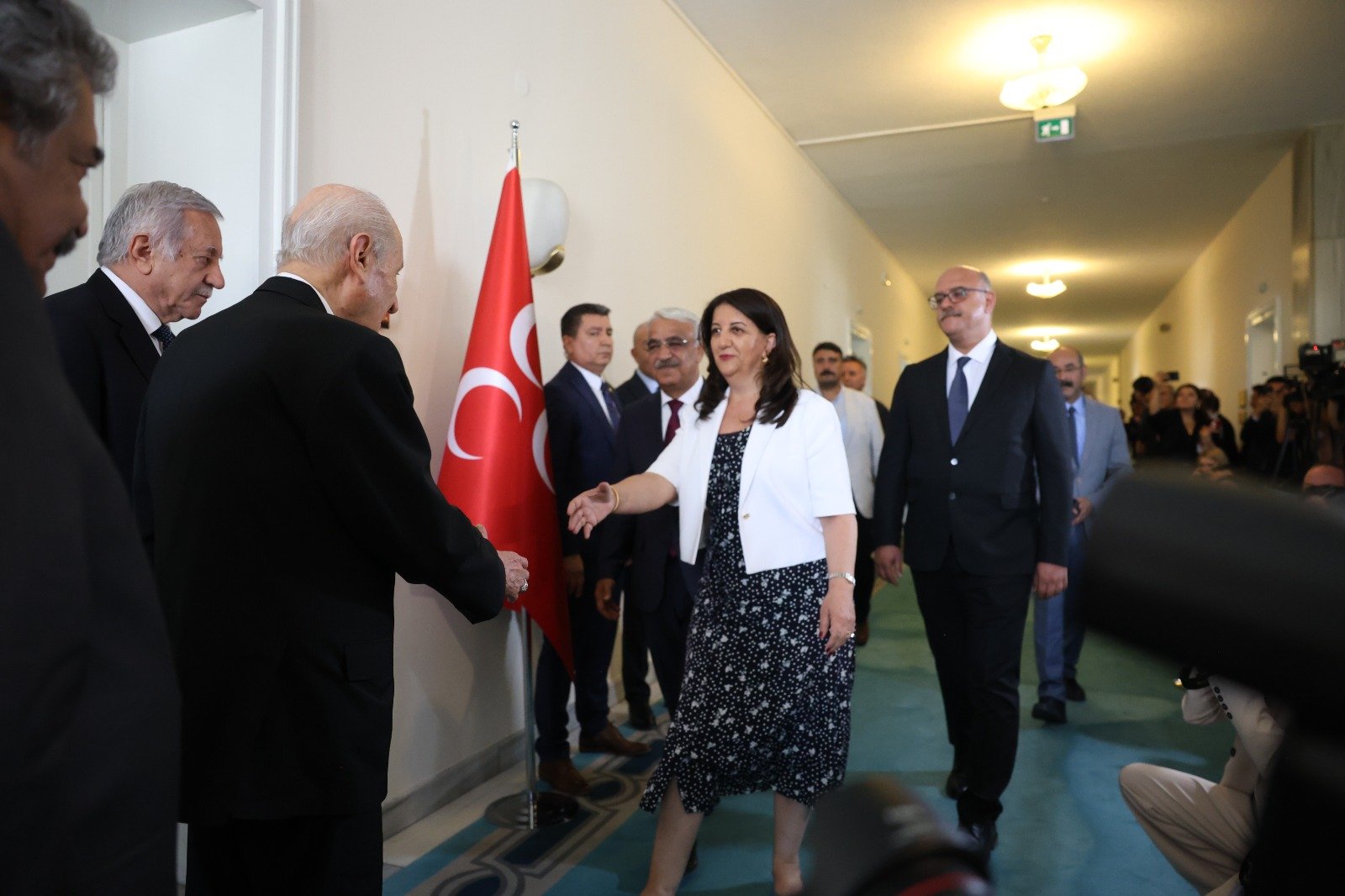 İmralı Heyeti'nin ziyaretleri sürüyor: Heyet Bahçeli ile Meclis'te bir araya geldi