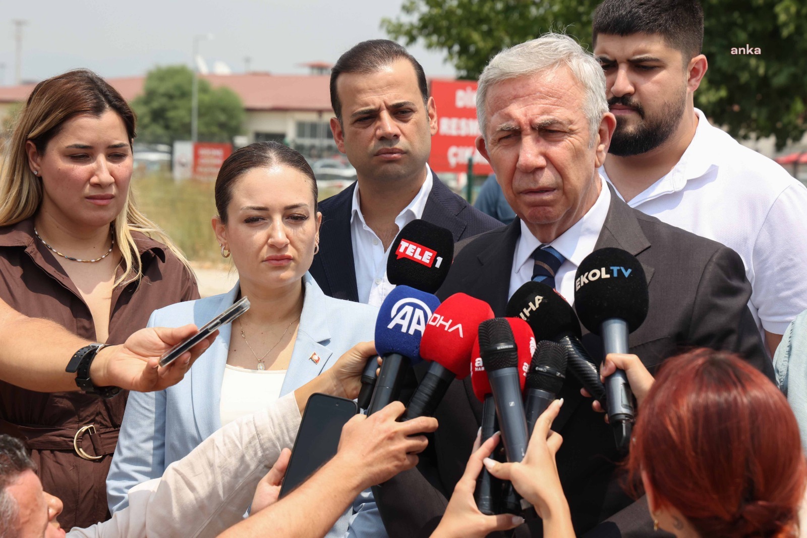 Mansur Yavaş, Muhittin Böcek'i cezaevinde ziyaret etti: "En azından ev hepsiyle çıkarılması lazım"