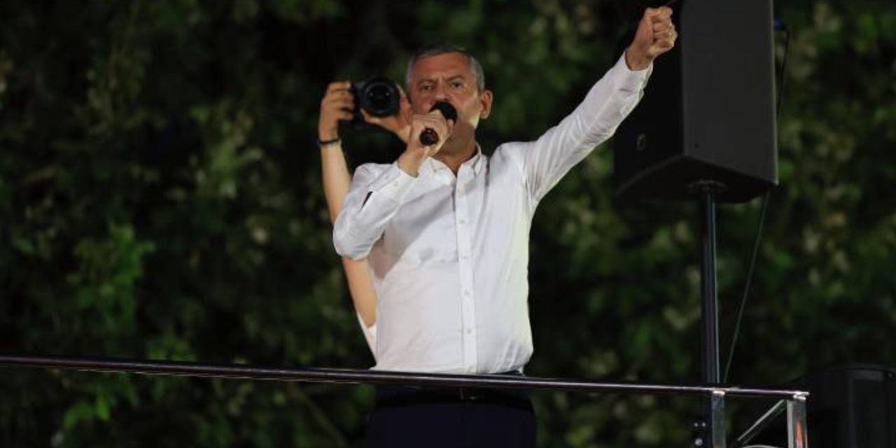 Özgür Özel Kartal'da AKP'li vekillere seslendi: 'Onurunuzla istifa edin'