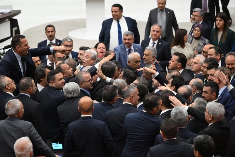 Meclis'te 'ayı' tartışması: "Şu hâle bak, ayı gibi oturuyorsun ya"