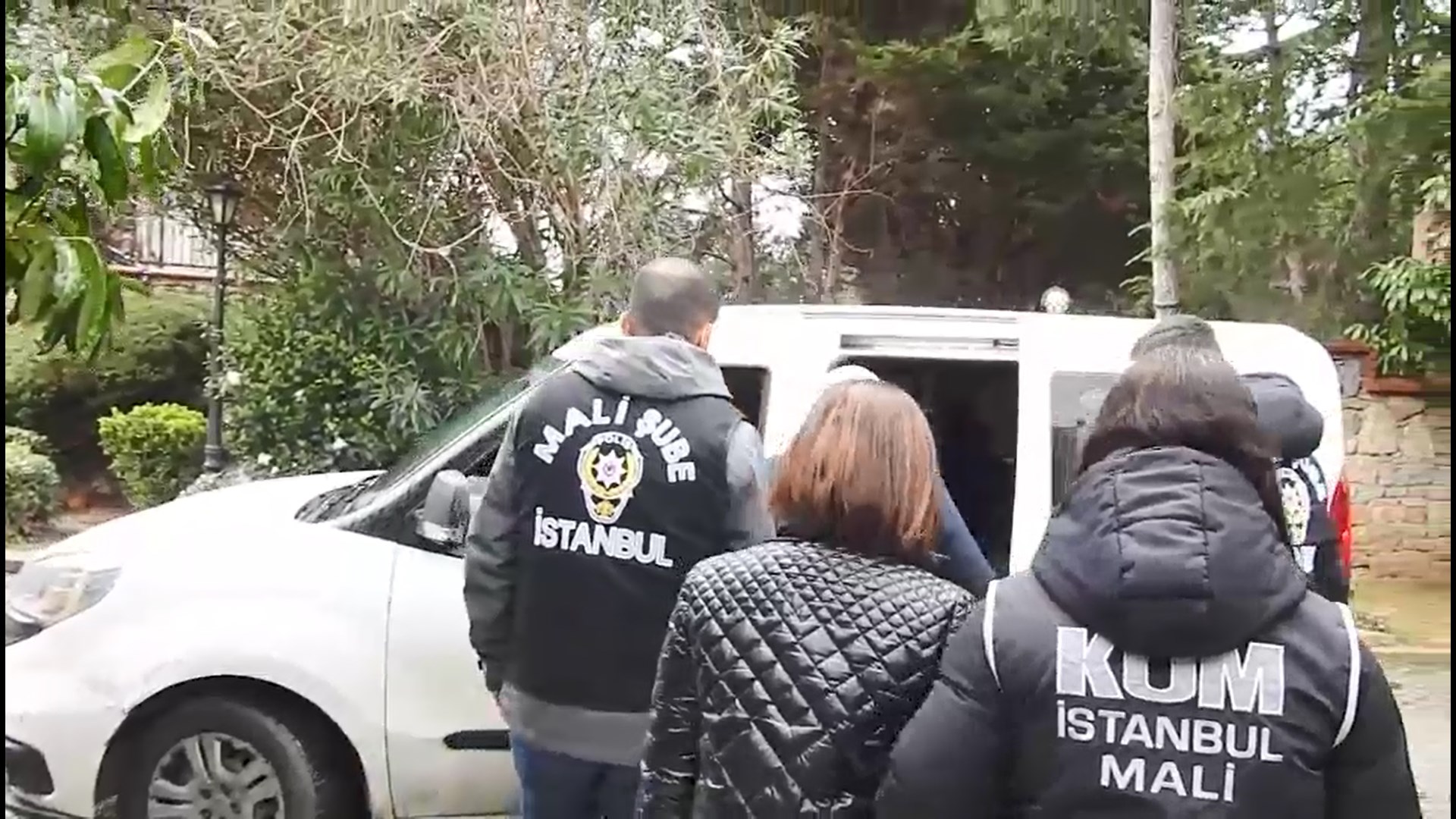 İstanbul'da banka dolandırıcılığı operasyonunda 15 gözaltı