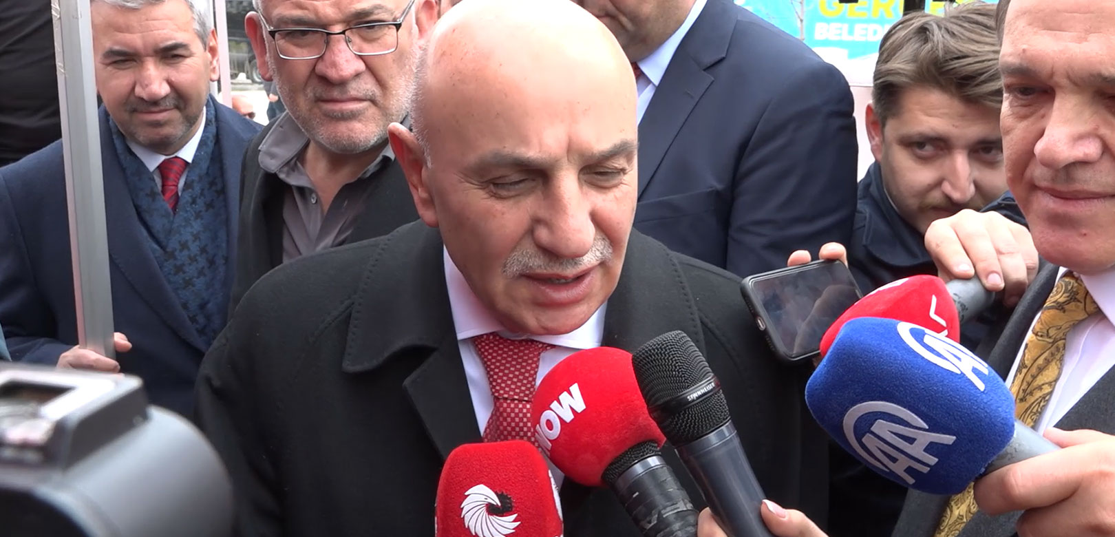 Turgut Altınok 660 konutun belgesini kabul etmedi: Bunu iddia edenler istifa etmezse onlar da namert ve şerefsizdir