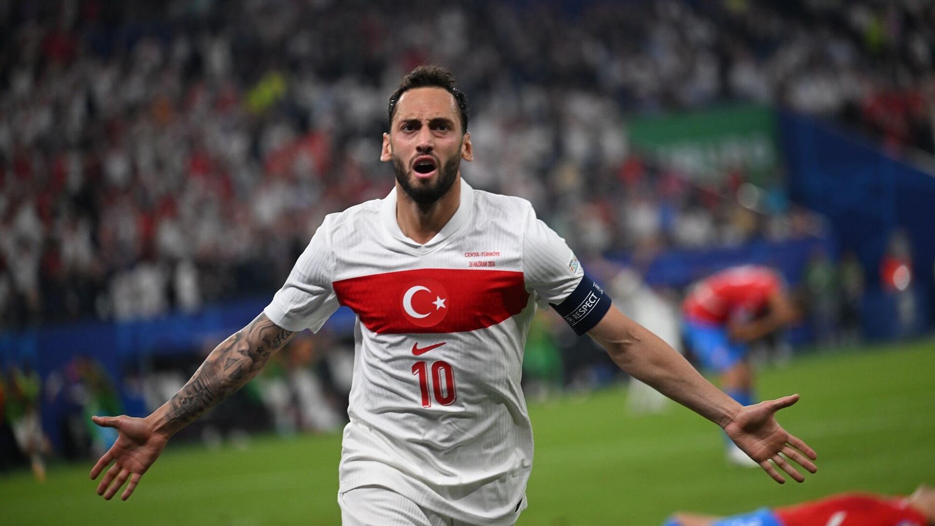 Hakan Çalhanoğlu için Galatasaray devreye girmeye hazırlanıyordu, Fenerbahçe sürprizi patlattı
