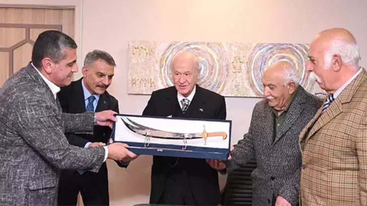 Kulis: Bahçeli '2 cumhurbaşkanı yardımcısı olsun biri Kürt biri Alevi' dedi