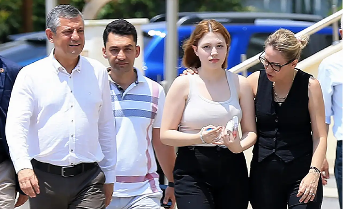 Sınava birlikte gitmişlerdi: Özel'den Nehir Zeyrek paylaşımı