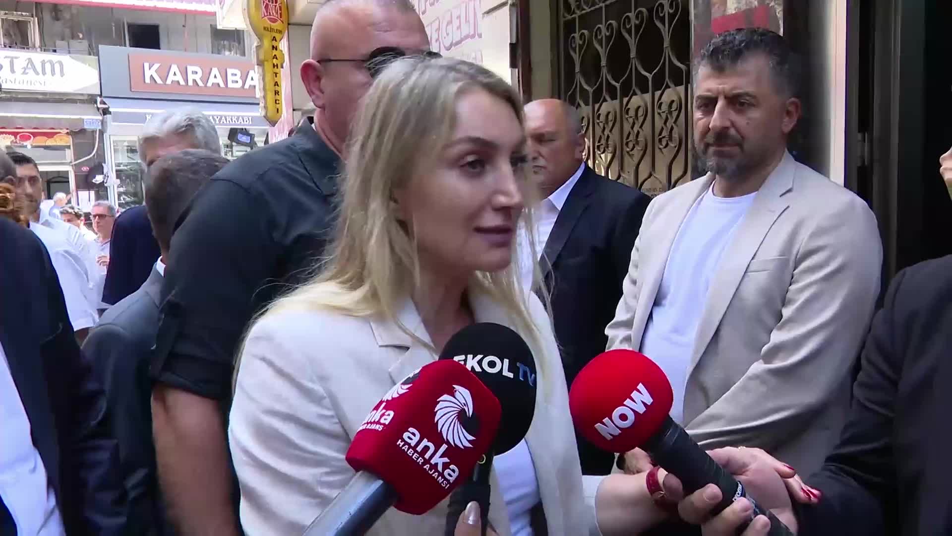 Dilek İmamoğlu: "Umuyoruz en yakın zamanda sevdikleri Ekrem İmamoğlu'na kavuşur"