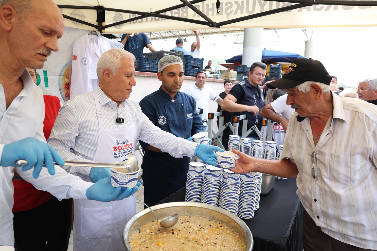Gürsu’da aşure kazanları birlik için kaynadı