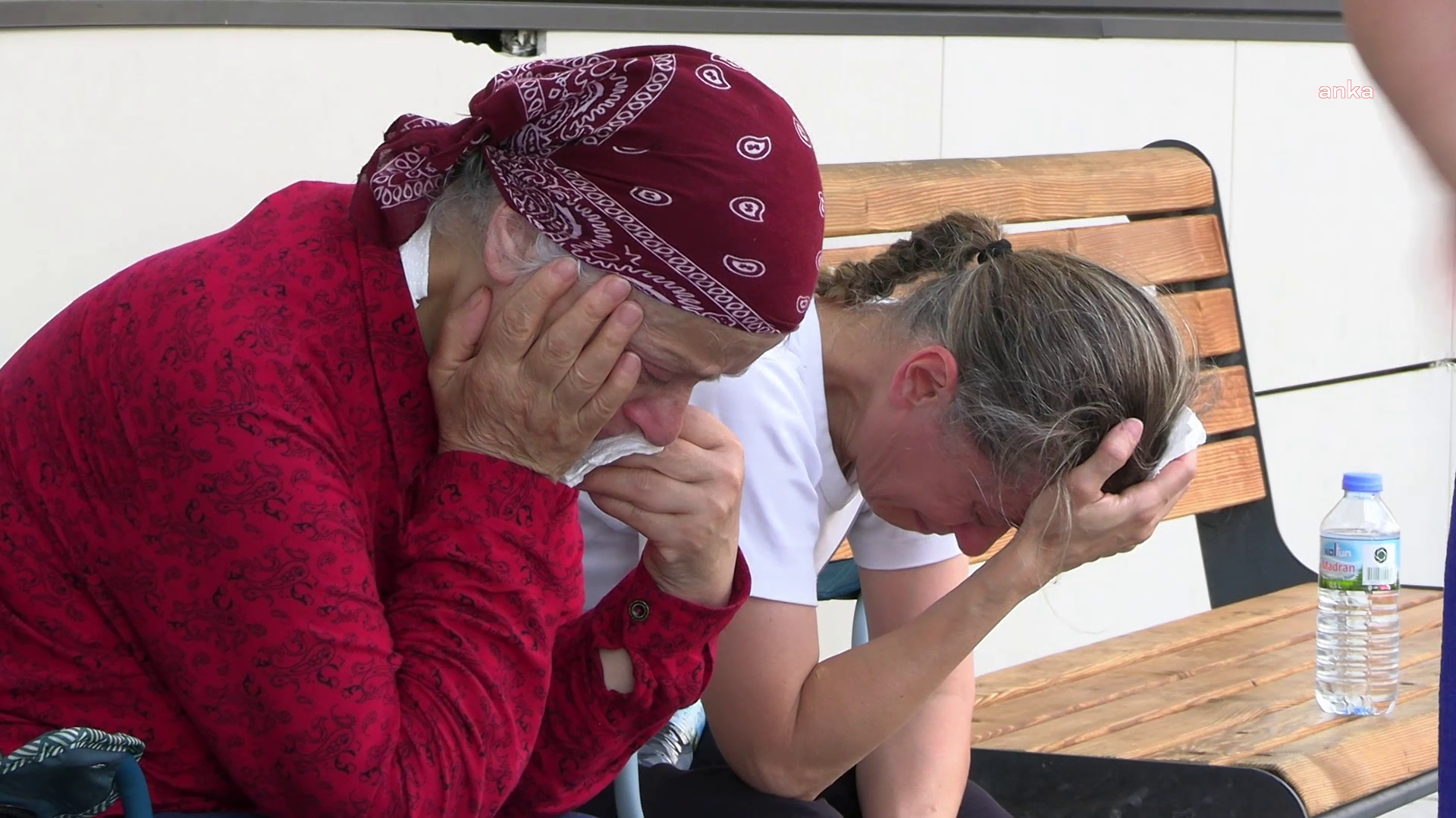 Murat Çalık’ın annesi hastane bahçesinde nöbet tutmaya başladı: “Feryadımı duyun”