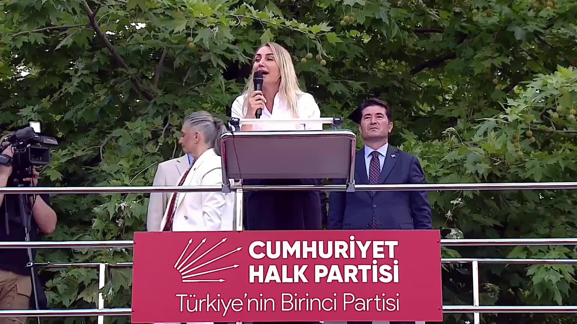 Dilek İmamoğlu, CHP'nin Trabzon mitinginde hemşehrilerine seslendi: "İçini ferah tut Ekrem!"