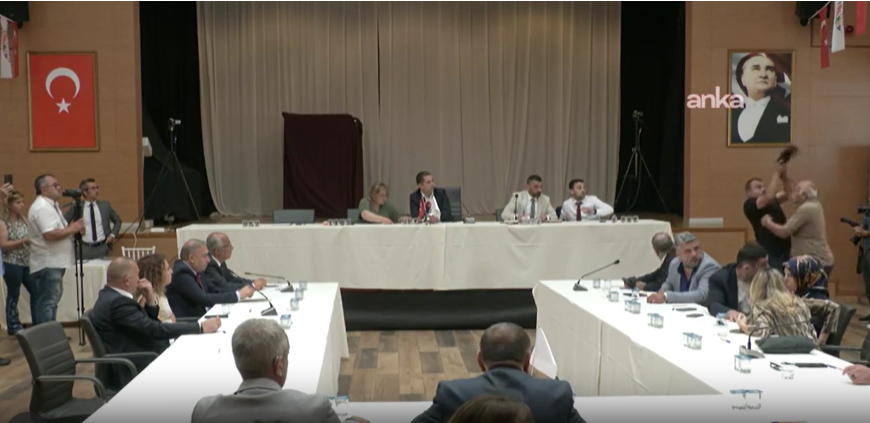 Şile Belediyesi'nde başkanvekili seçimine ayakkabılı saldırı girişimi: Başkanvekili CHP'den