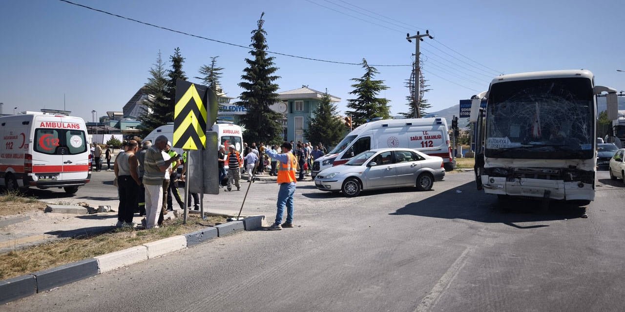 Kütahya'da feci kaza... İşçi otobüsü tankerle çarpıştı: 35 yaralı