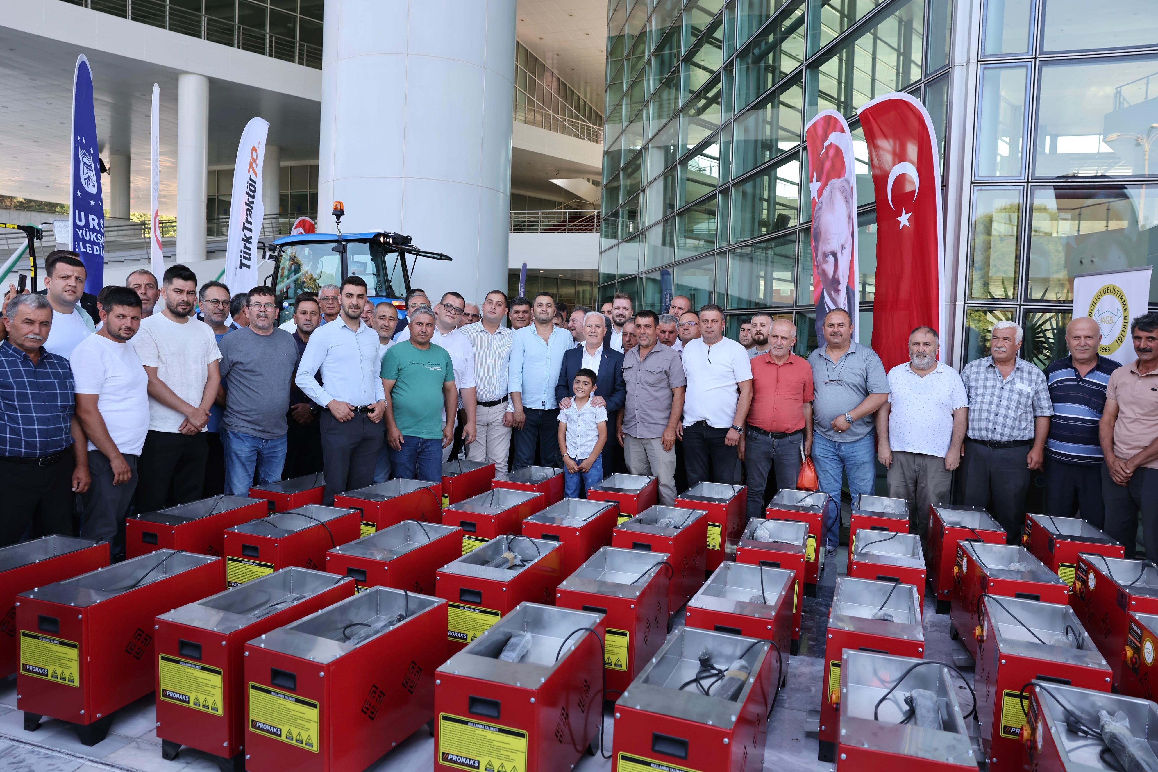 Bursa Büyükşehir’den kırsal mahallelere ekipman desteği