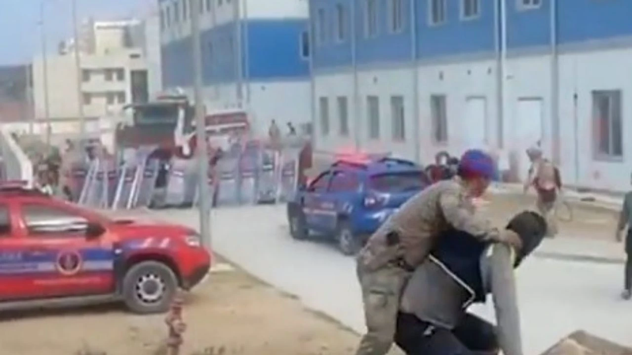 Akkuyu'da maaşlarını alamayan işçilere jandarmadan sert müdahale